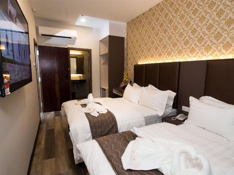 Spring Season Hotel Muar Exterior photo